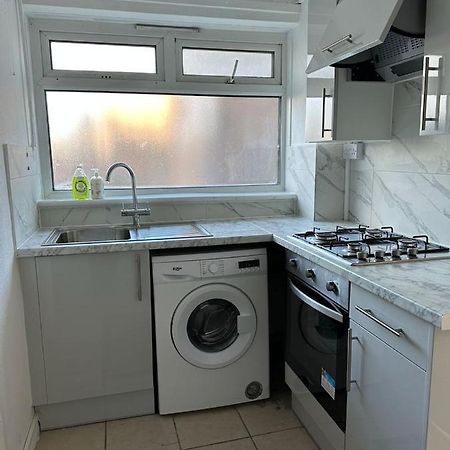 Cheerful Double Room For Single Use 런던 외부 사진